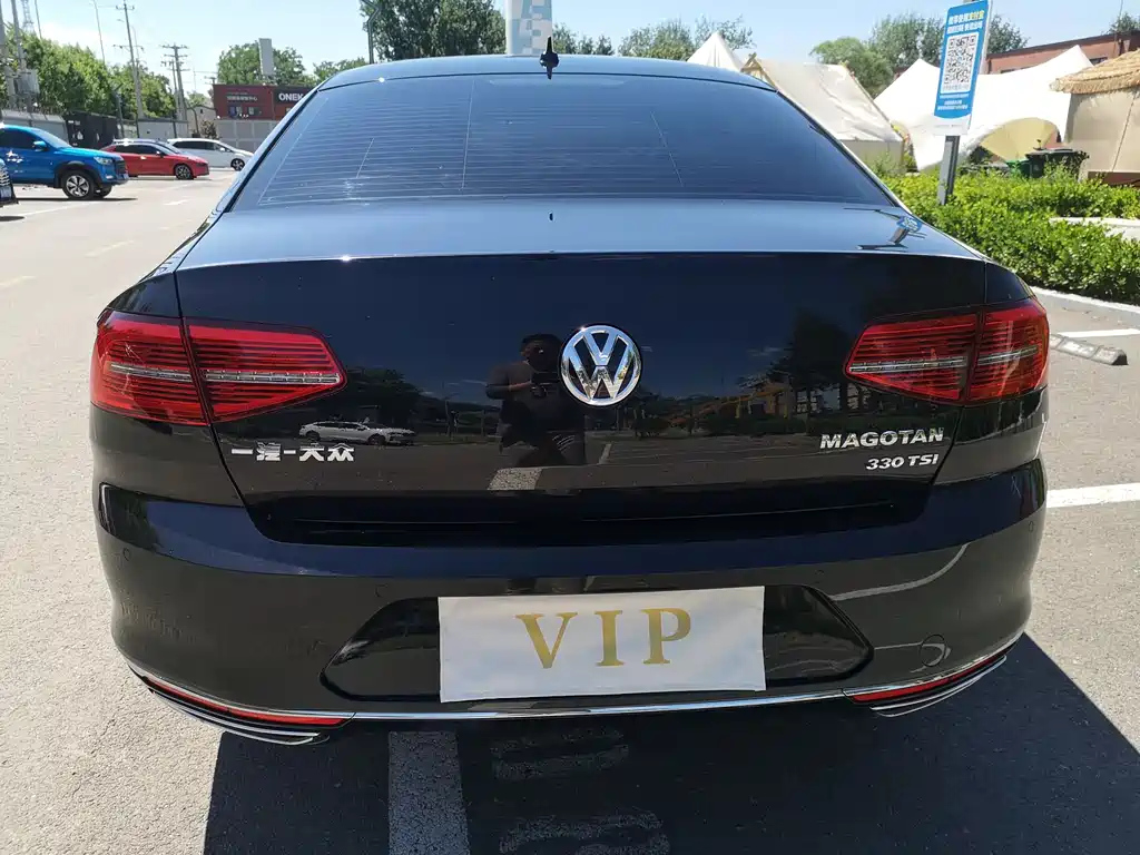 VOLKSWAGEN MAGOTAN 2020