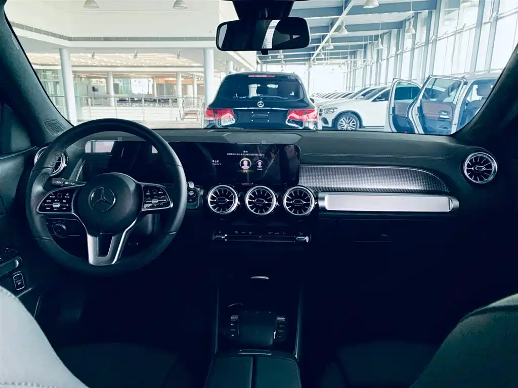 MERCEDES BENZ GLB 2023
