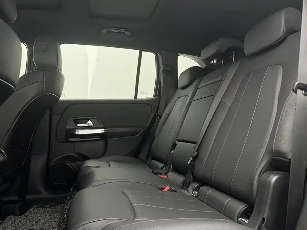 MERCEDES BENZ GLB 2023