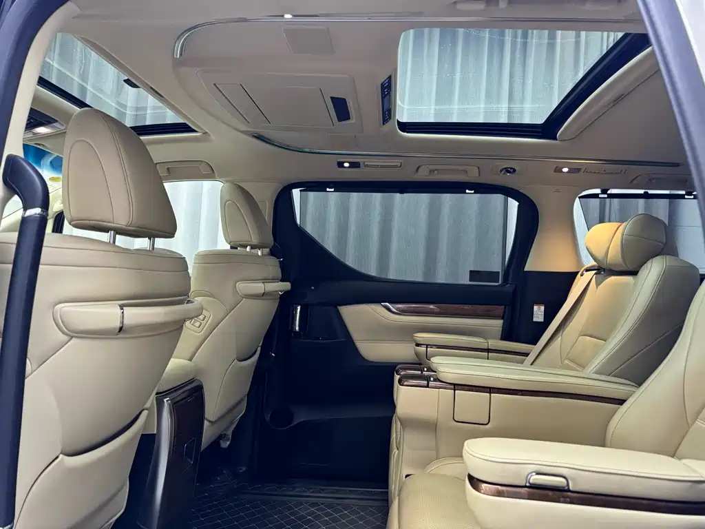 TOYOTA ALPHARD 2017