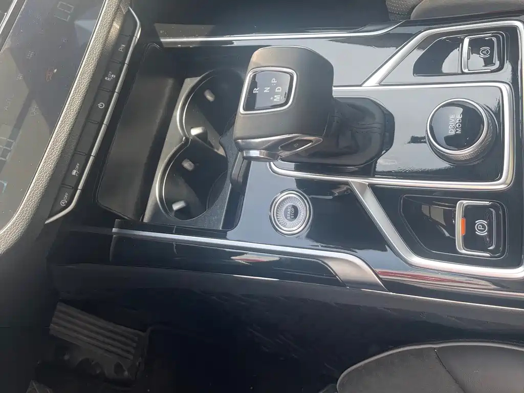 HONGQI HS5 2023