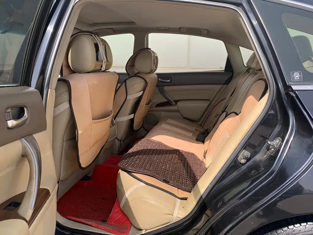 NISSAN TEANA 2010