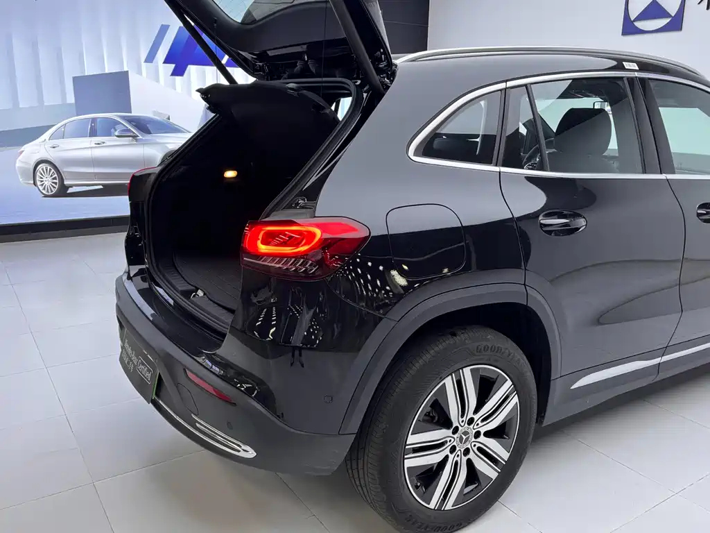 MERCEDES BENZ EQA 2023