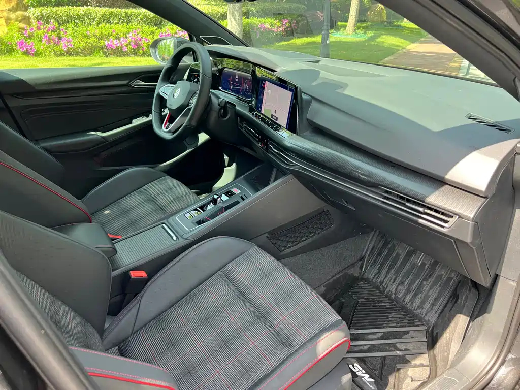 VOLKSWAGEN GOLF 2022