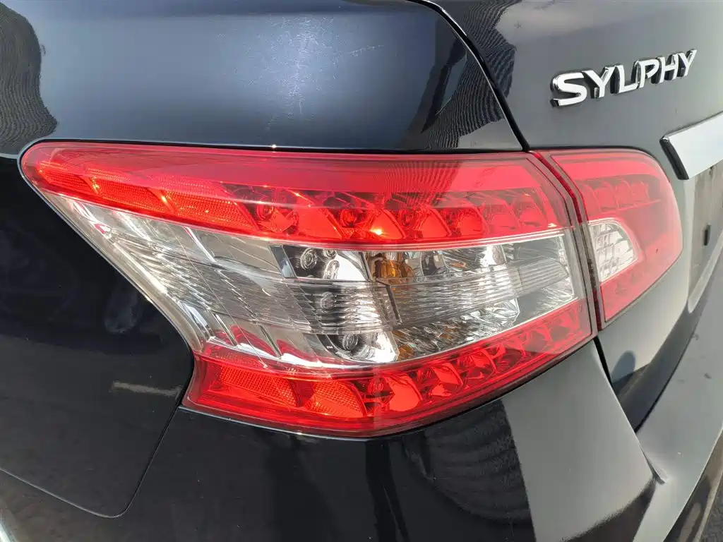 NISSAN SYLPHY 2015