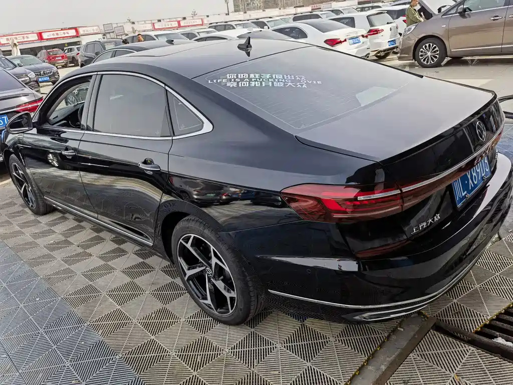 VOLKSWAGEN PASSAT 2023
