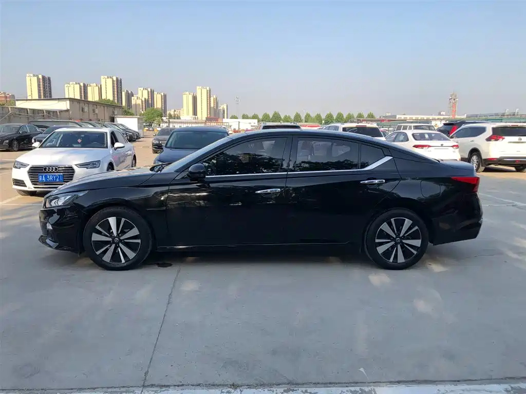 NISSAN TEANA 2020