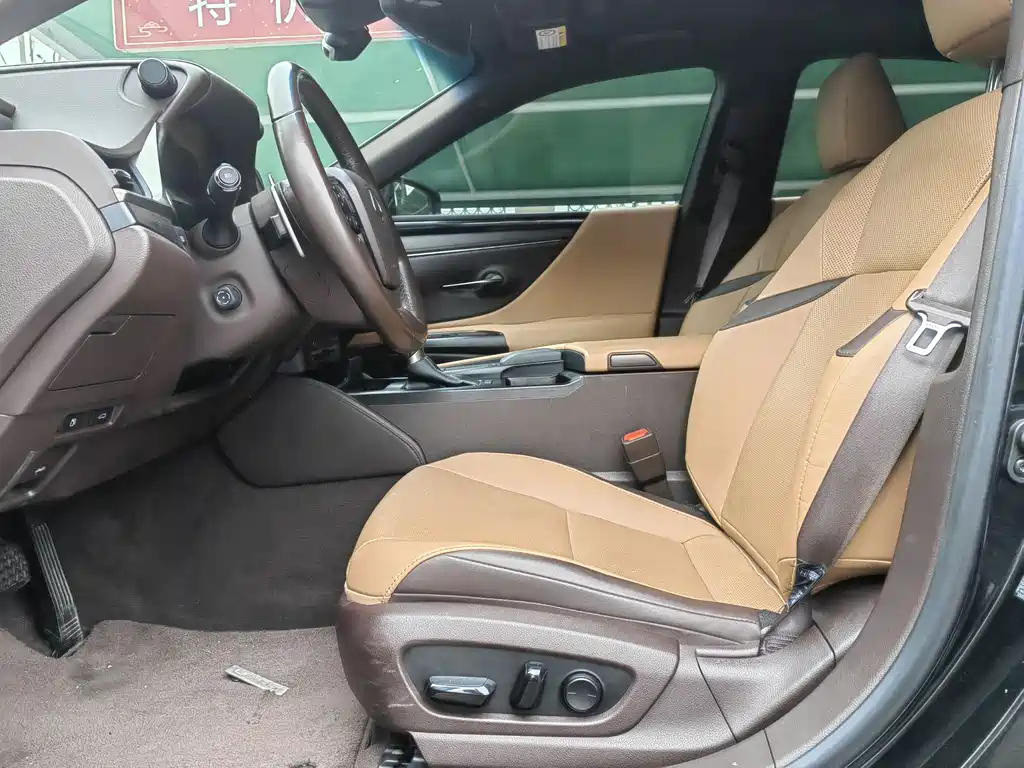 LEXUS ES 2020
