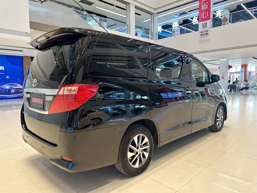 TOYOTA ALPHARD 2012