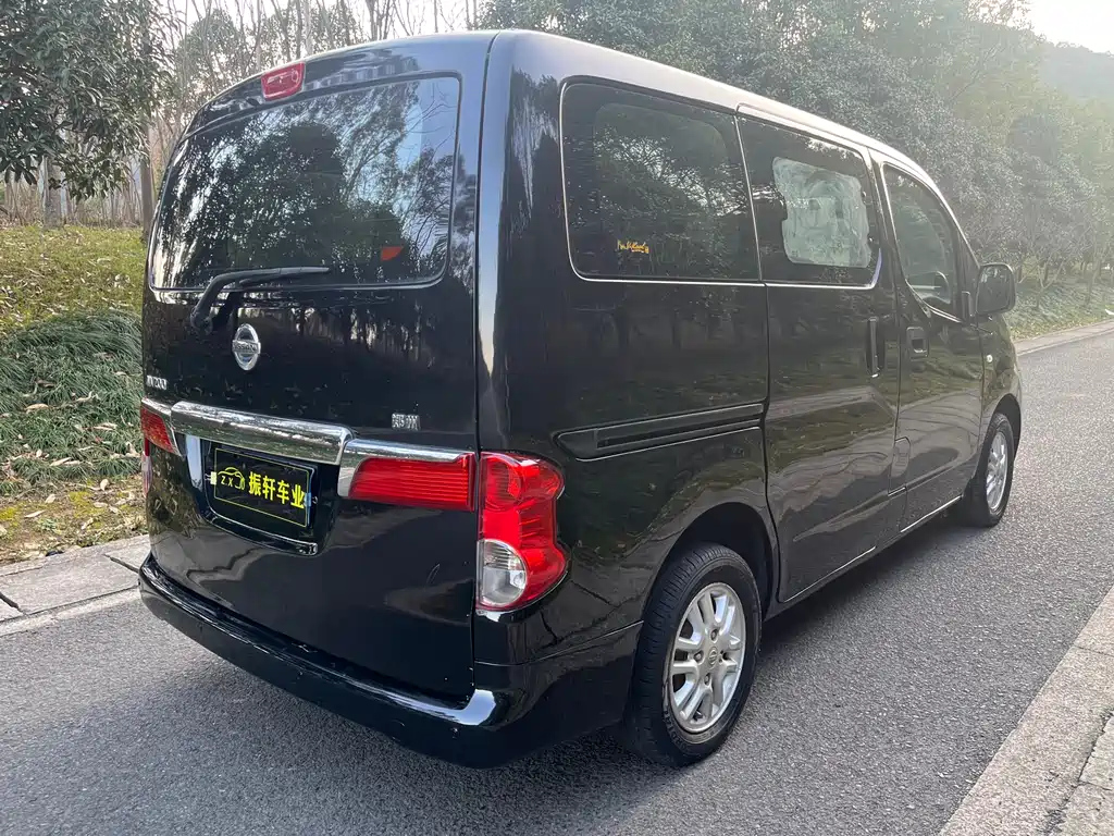 NISSAN NV200 2012