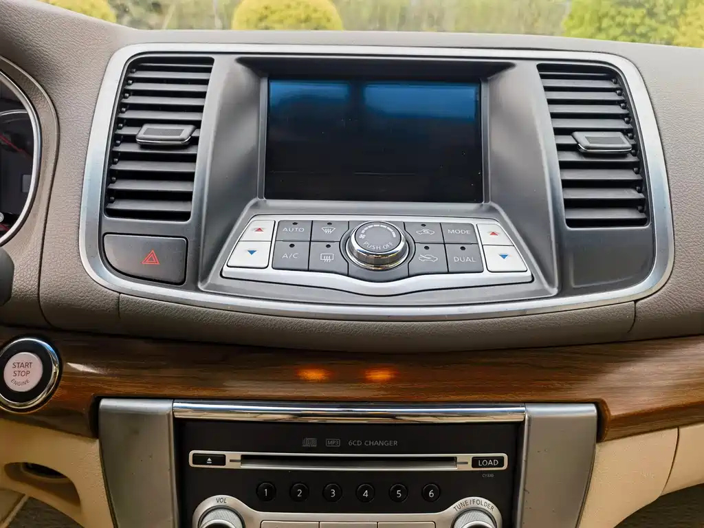 NISSAN TEANA 2011