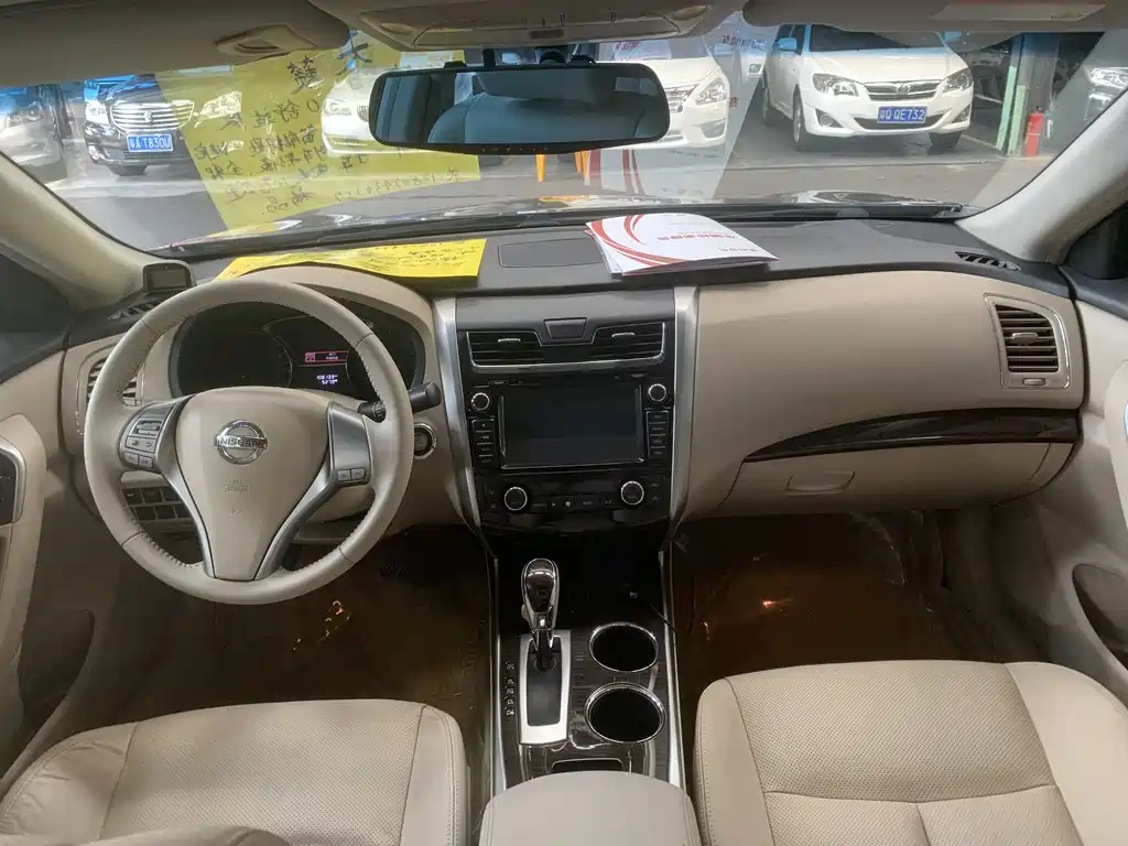NISSAN TEANA 2015
