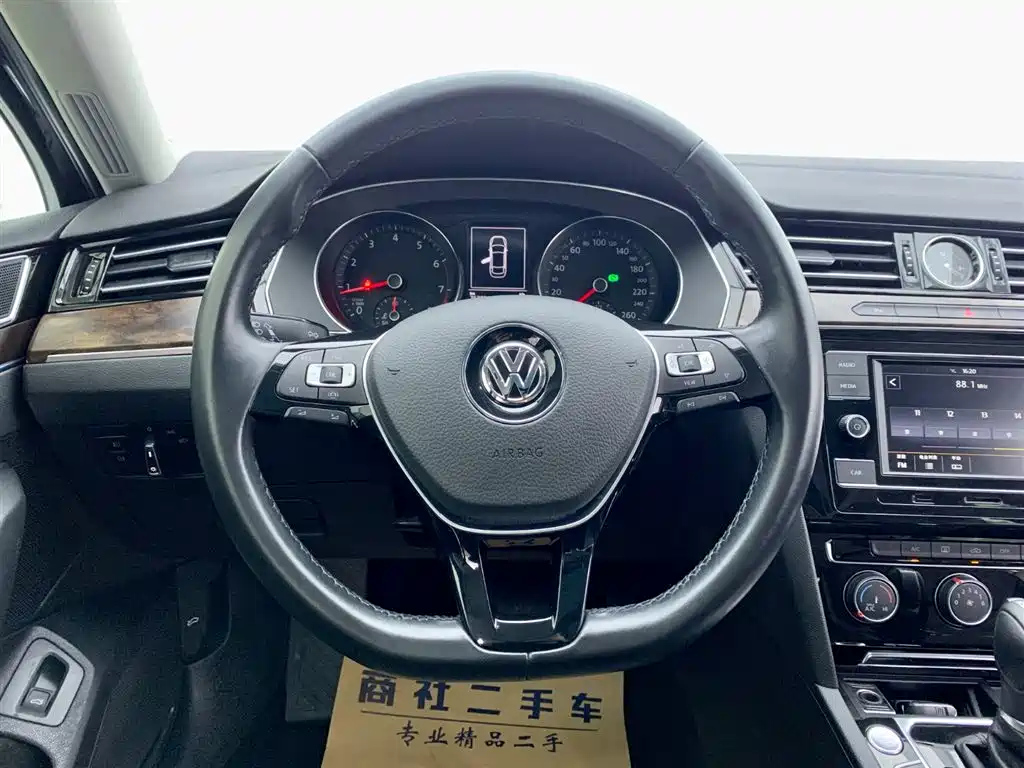 VOLKSWAGEN MAGOTAN 2020