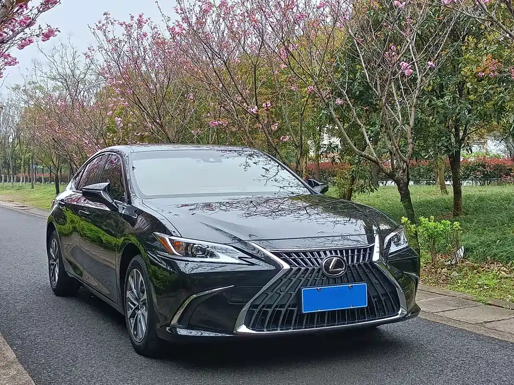 LEXUS ES 2023