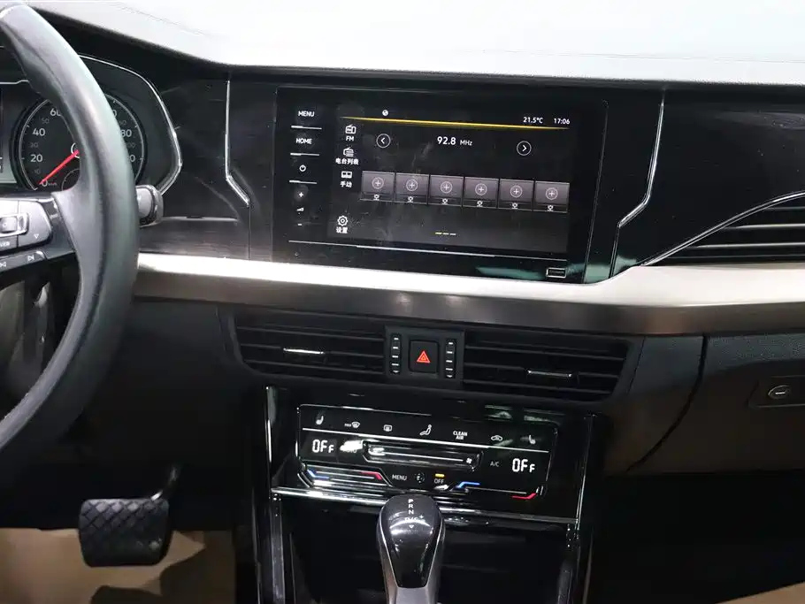 VOLKSWAGEN PASSAT 2021