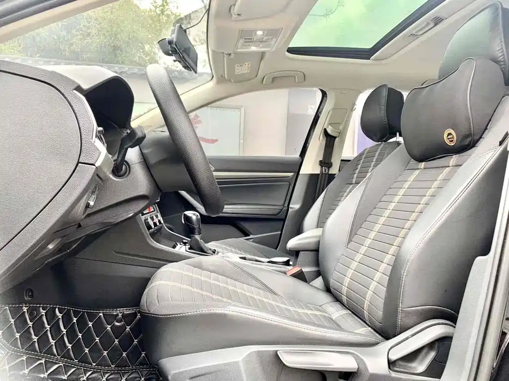 VOLKSWAGEN LAVIDA 2021