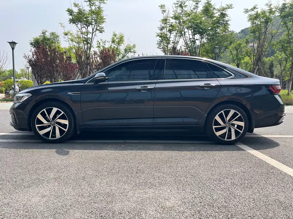 VOLKSWAGEN SAGITAR 2023