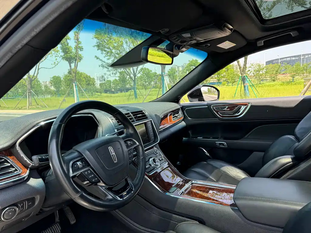 LINCOLN CONTINENTAL 2020