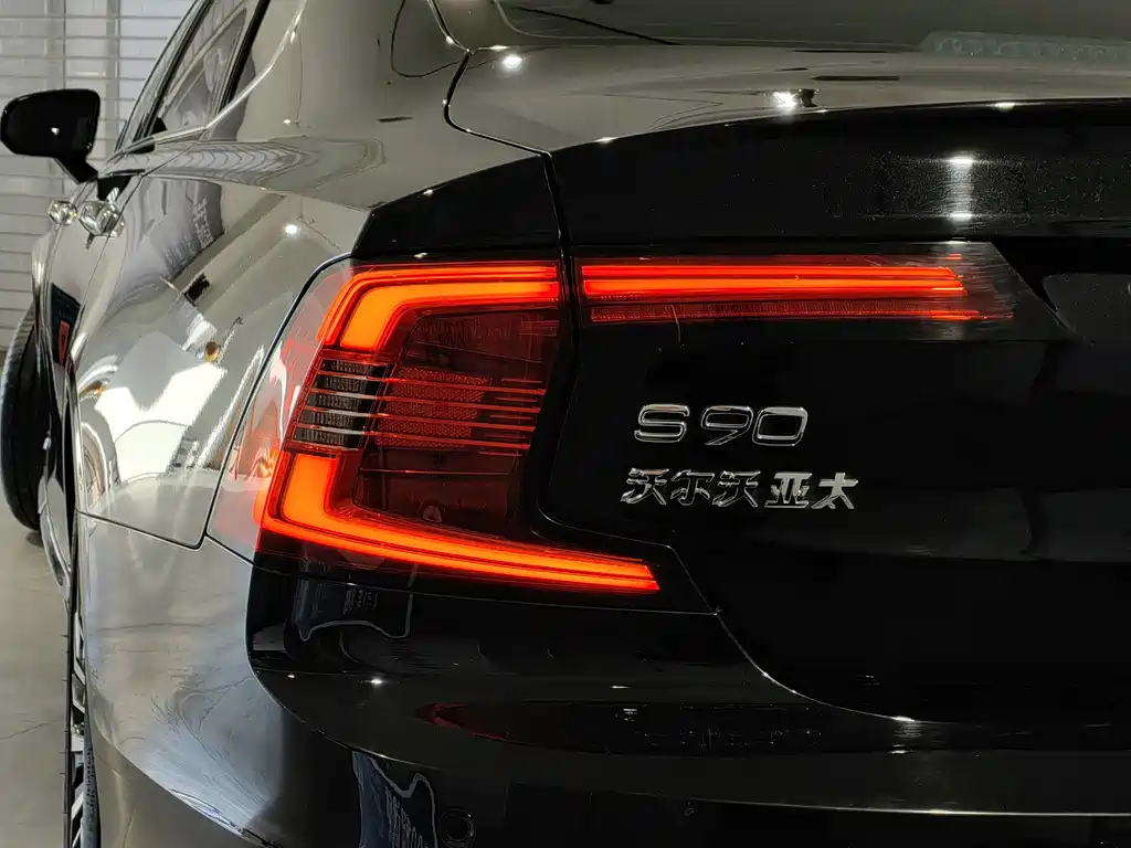VOLVO S90 2022