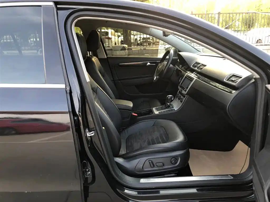 VOLKSWAGEN MAGOTAN 2016