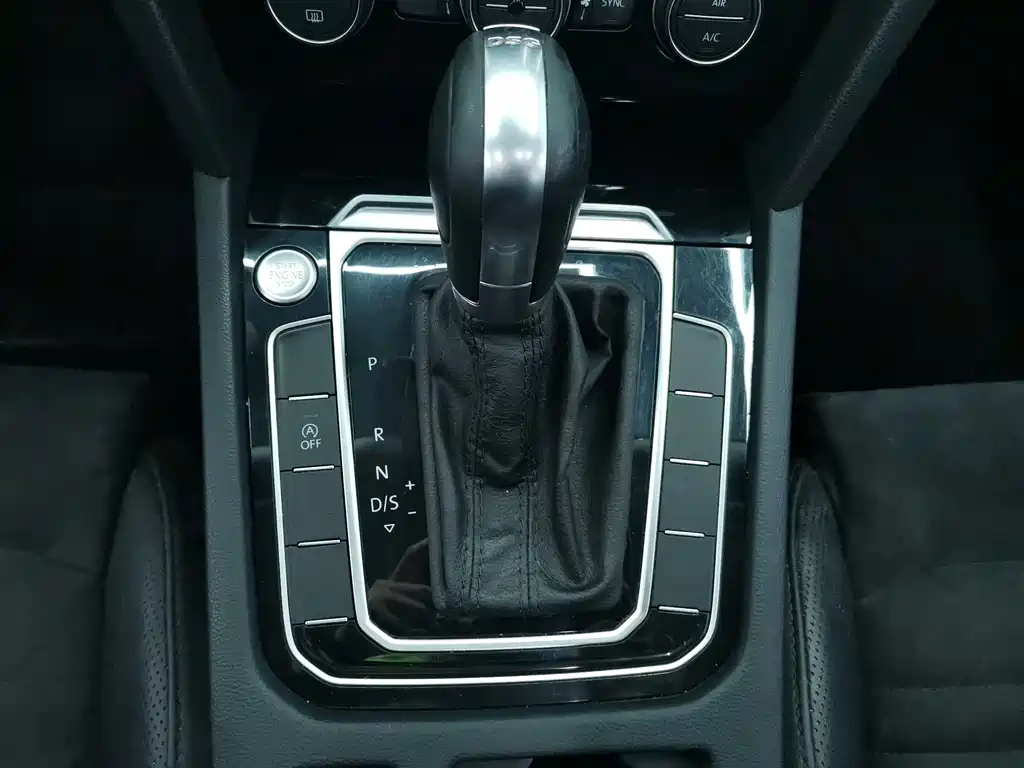 VOLKSWAGEN MAGOTAN 2020