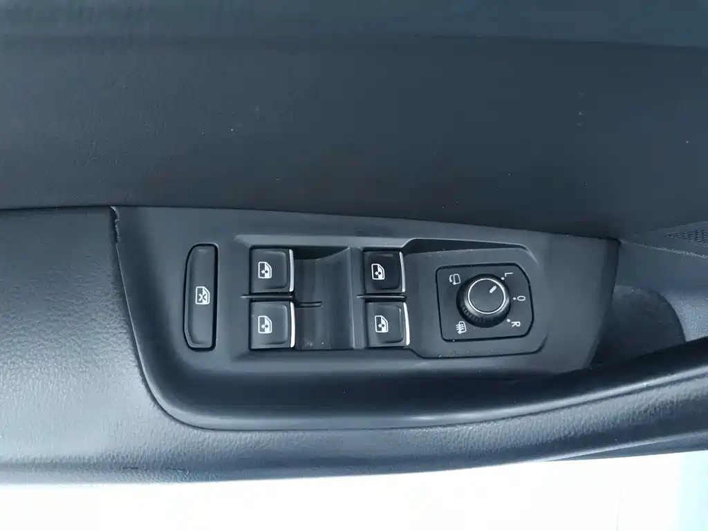 VOLKSWAGEN MAGOTAN 2020