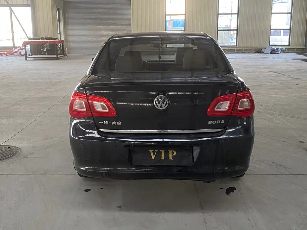 VOLKSWAGEN BORA 2011