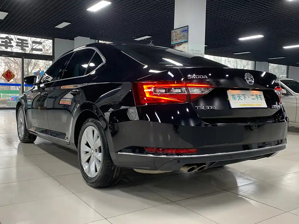 SKODA SUPERB 2017