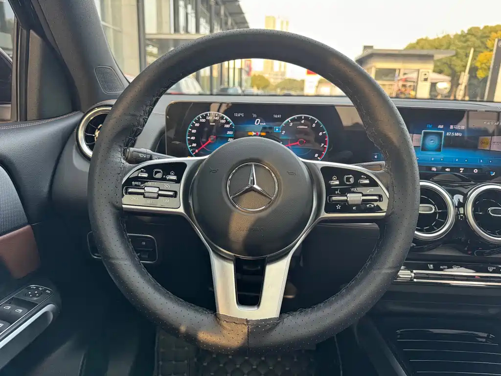 MERCEDES BENZ GLB 2022