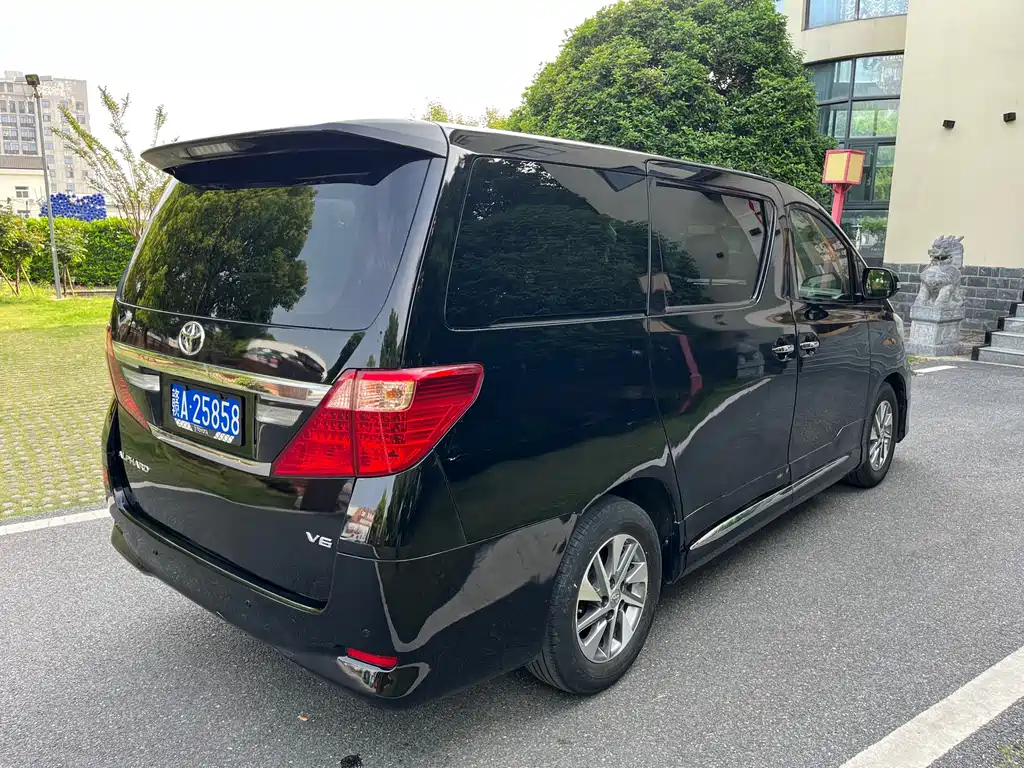 TOYOTA ALPHARD 2012