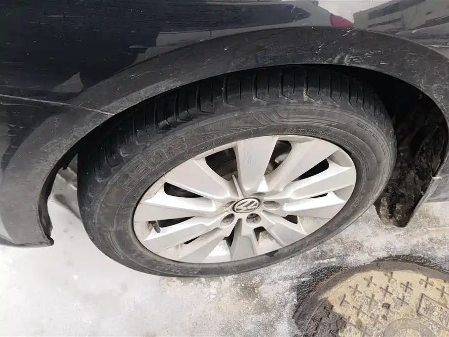 VOLKSWAGEN LAVIDA 2014