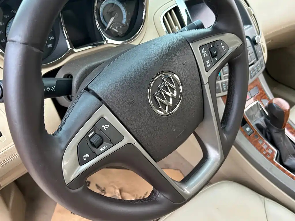 BUICK LACROSSE 2012