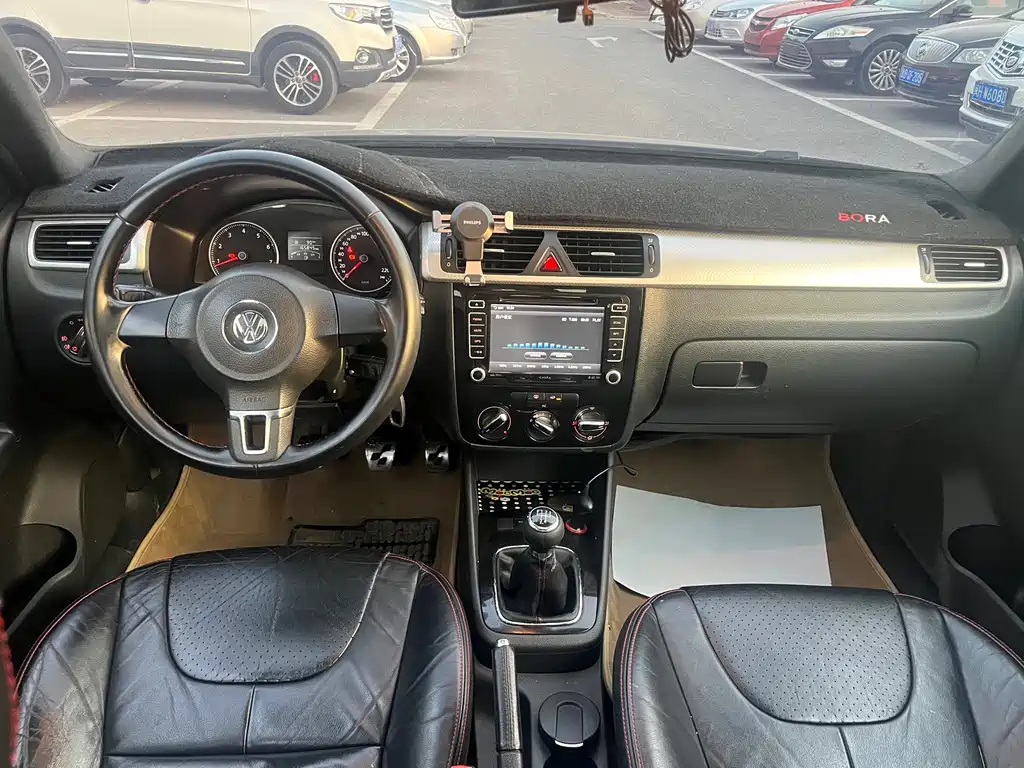 VOLKSWAGEN BORA 2011