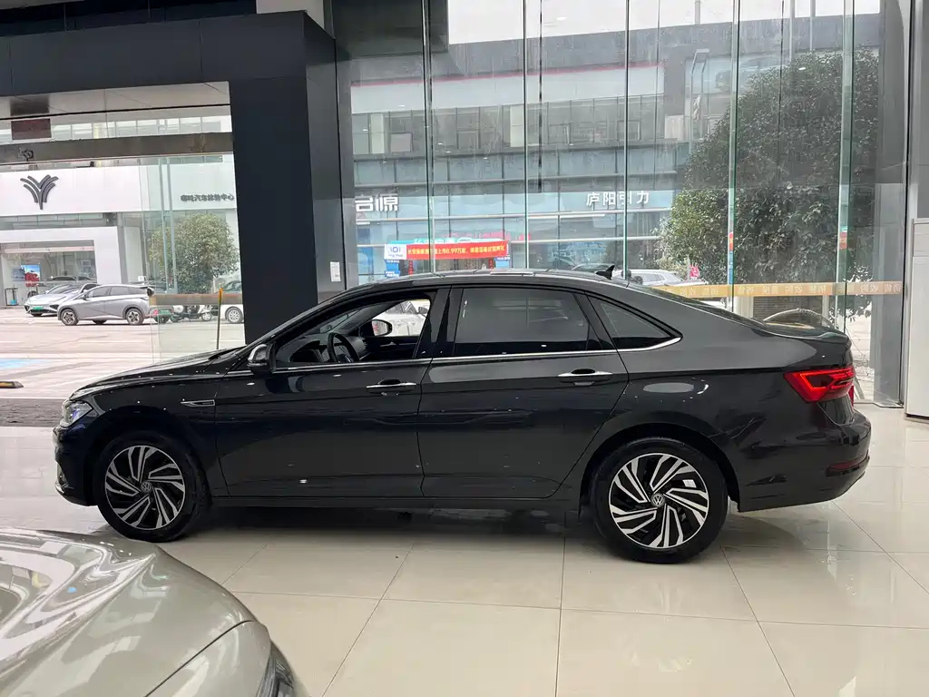 VOLKSWAGEN SAGITAR 2022