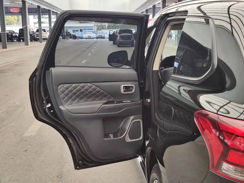 MITSUBISHI OUTLANDER 2022