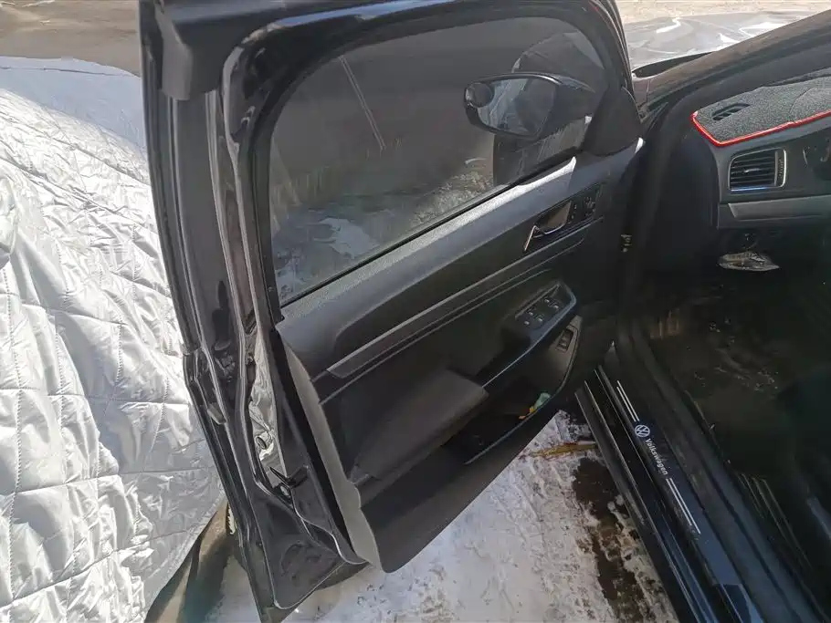 VOLKSWAGEN LAVIDA 2016