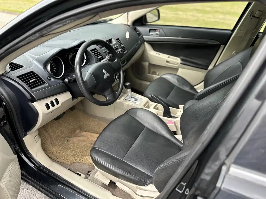 MITSUBISHI LANCER EX 2011