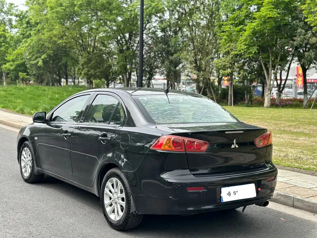 MITSUBISHI LANCER EX 2011