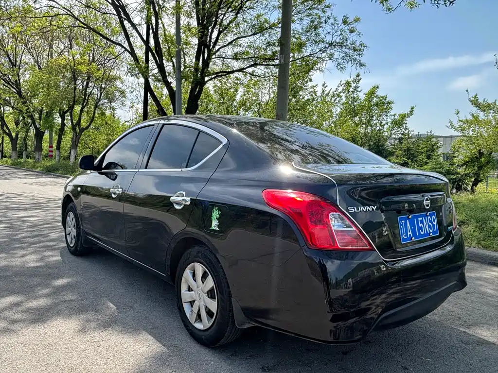 NISSAN SUNNY 2017