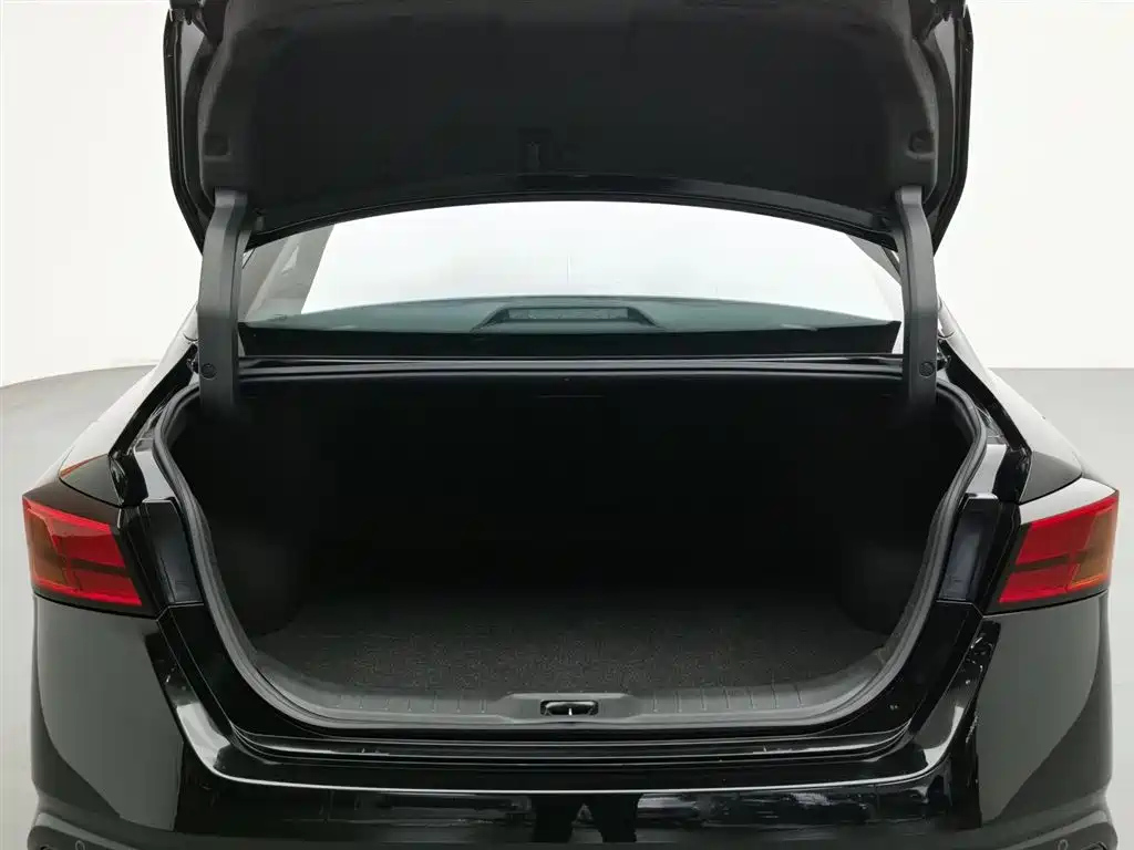 NISSAN TEANA 2019