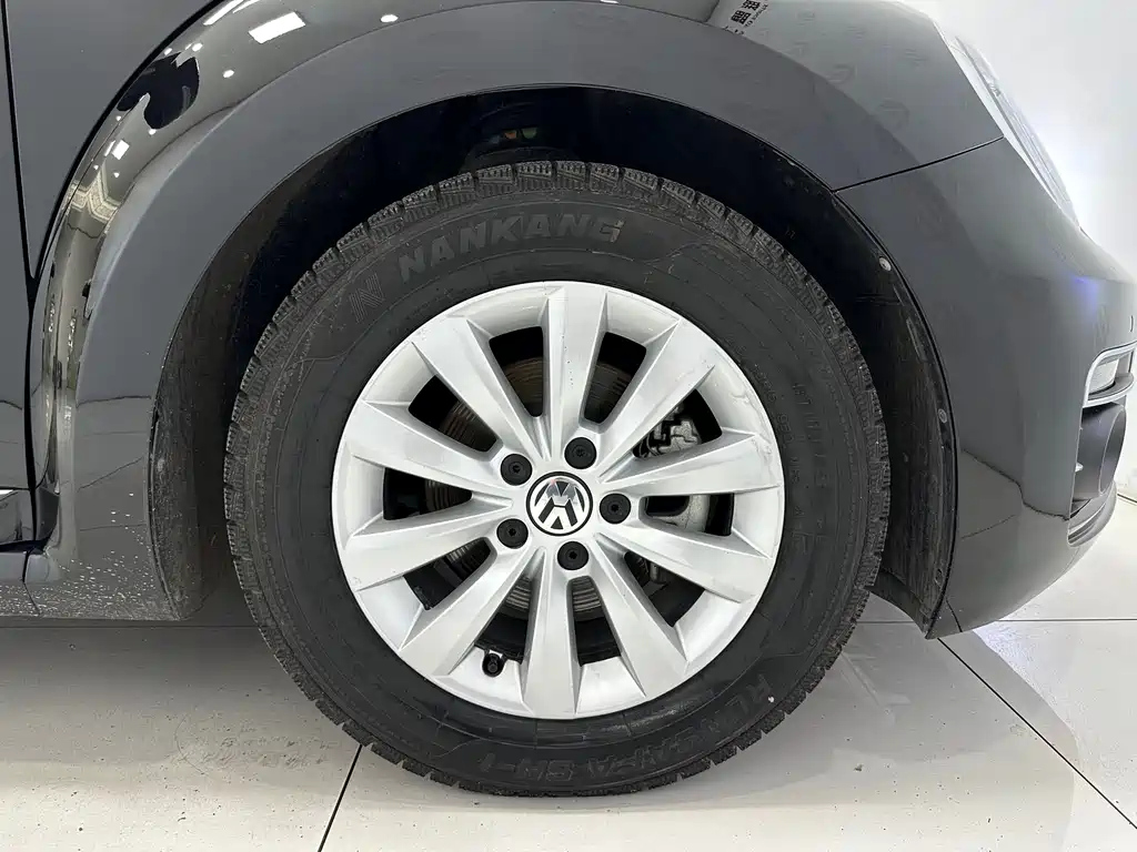 VOLKSWAGEN BEETLE 2018