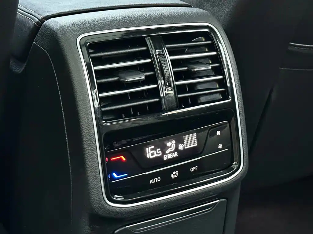 VOLKSWAGEN MAGOTAN 2023