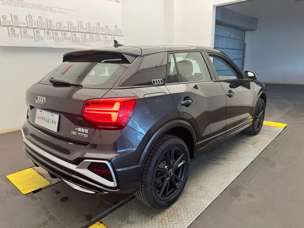 AUDI Q2L 2024
