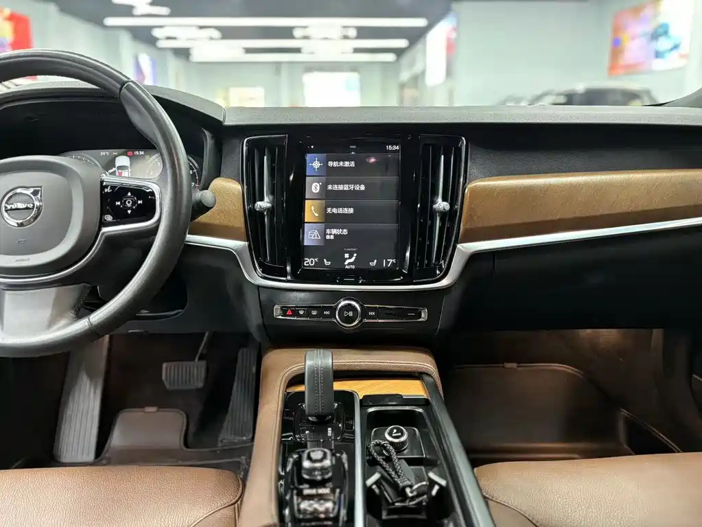 VOLVO S90 2021