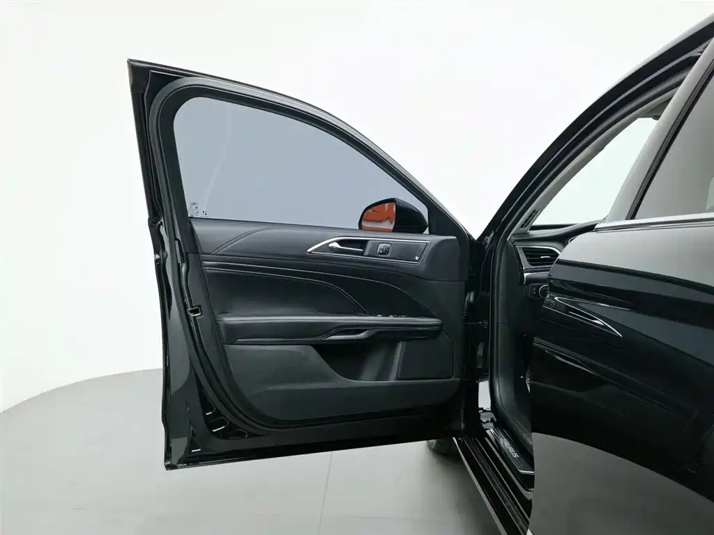 FORD TAURUS 2020