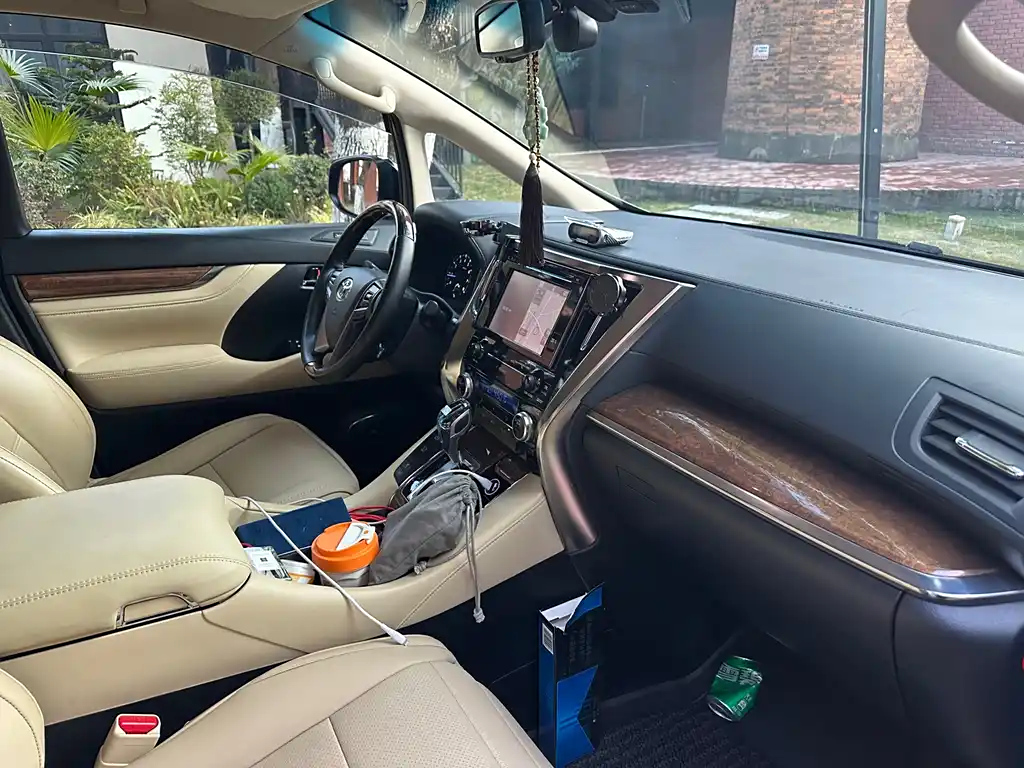 TOYOTA ALPHARD 2015