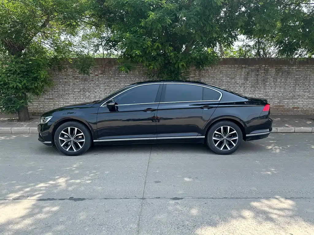 VOLKSWAGEN MAGOTAN 2022