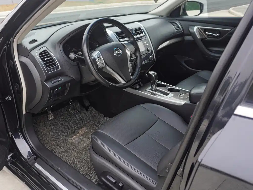 NISSAN TEANA 2015