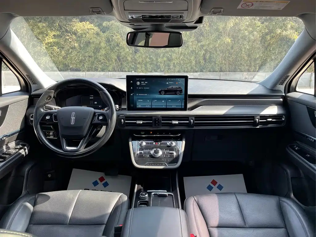 LINCOLN ADVENTURER 2022