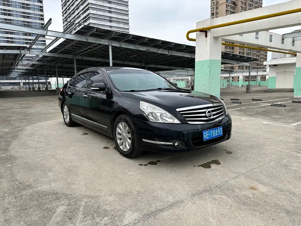 NISSAN TEANA 2010
